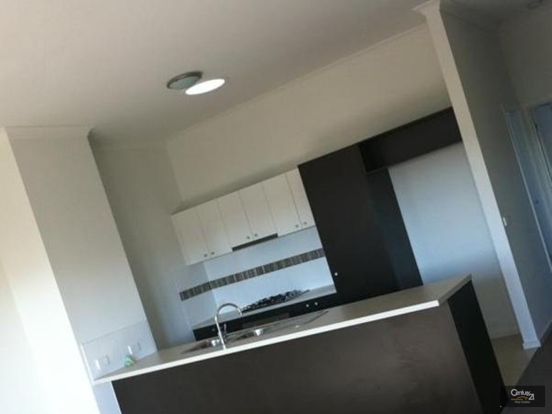 2/17 Tom Roberts Parade, Point Cook VIC 3030