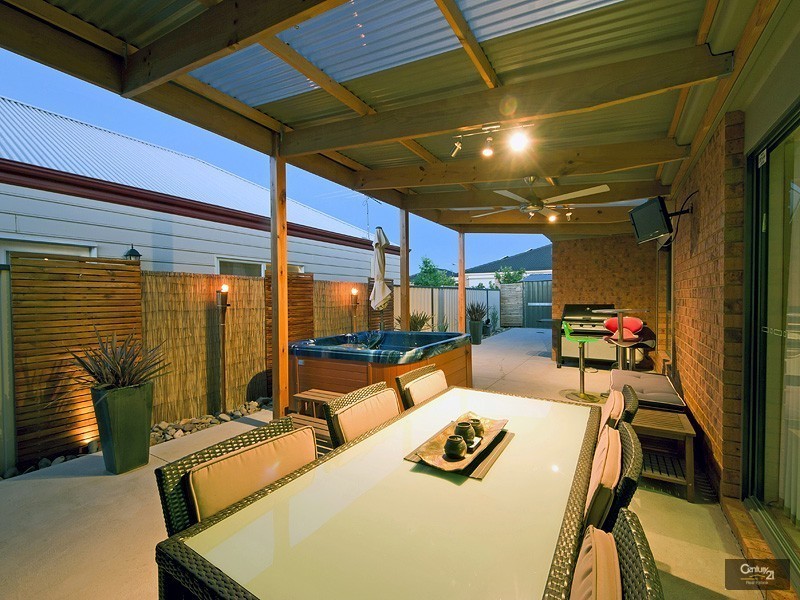 17 Maxwell Street, Point Cook VIC 3030