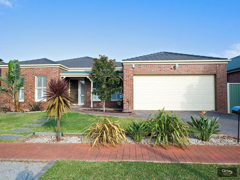 2 Brentley Close, Point Cook VIC 3030