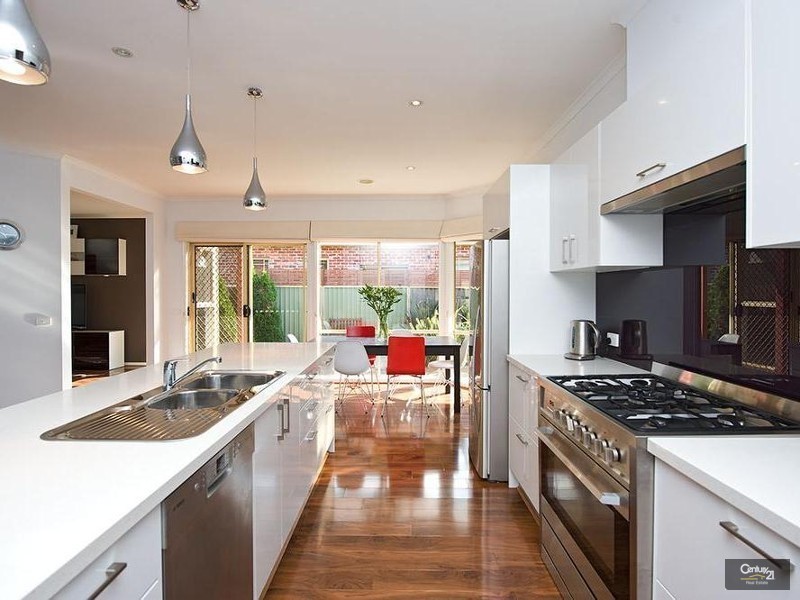 2 Brentley Close, Point Cook VIC 3030