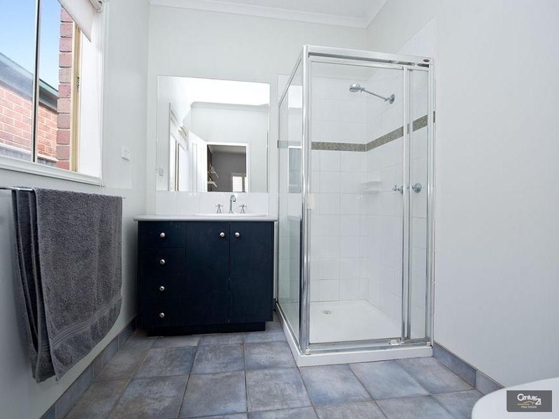 2 Brentley Close, Point Cook VIC 3030