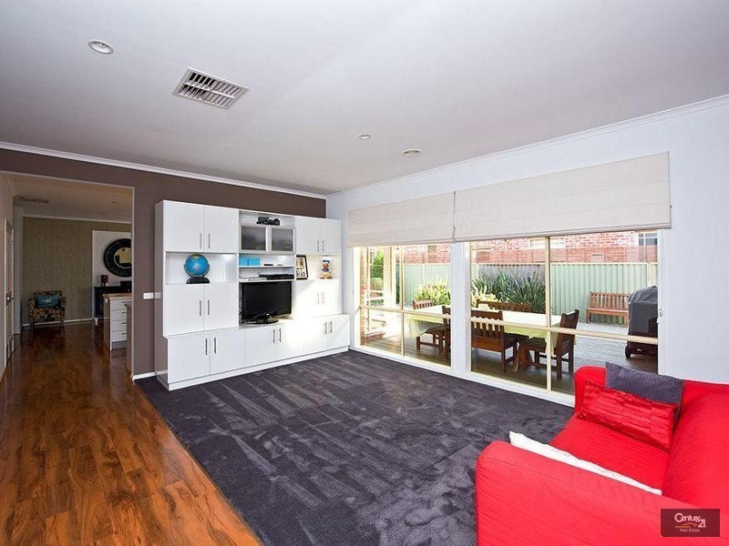 2 Brentley Close, Point Cook VIC 3030