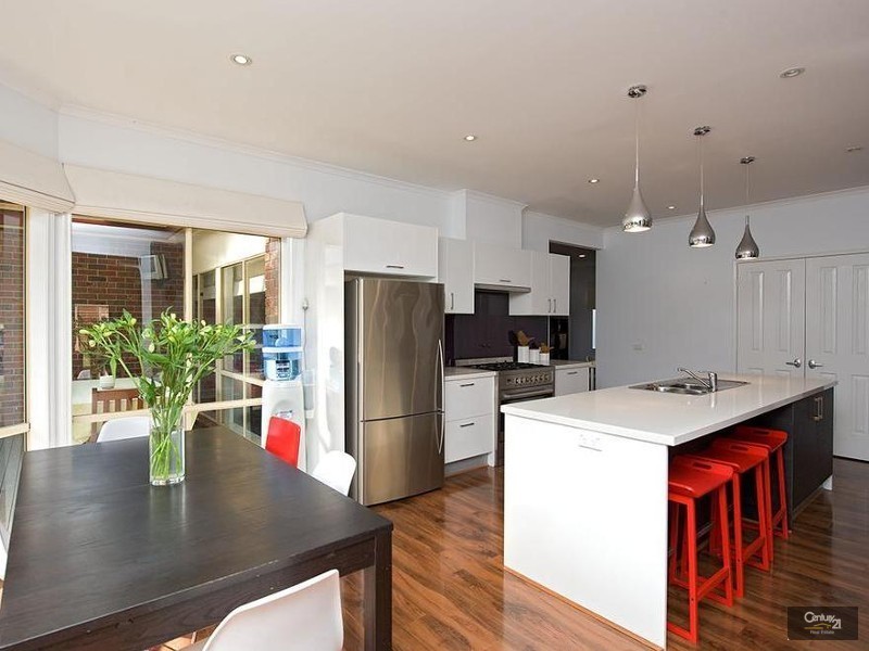 2 Brentley Close, Point Cook VIC 3030