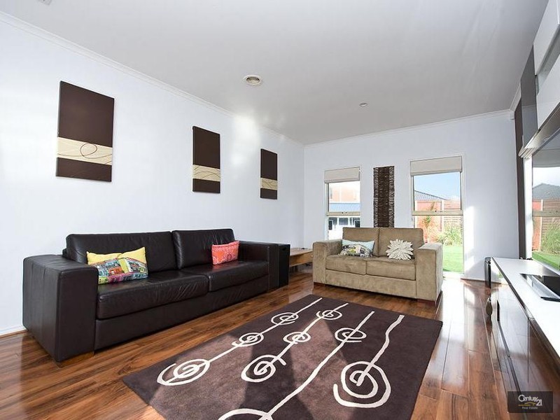 2 Brentley Close, Point Cook VIC 3030