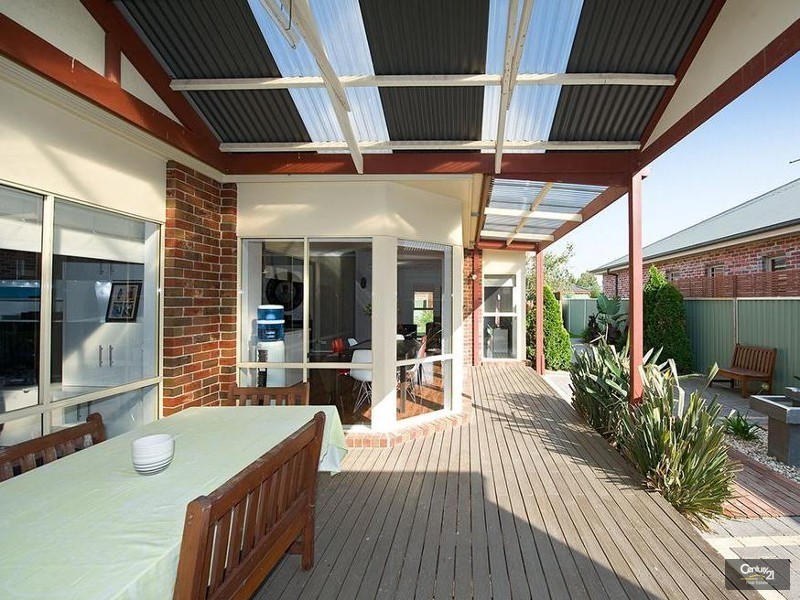 2 Brentley Close, Point Cook VIC 3030