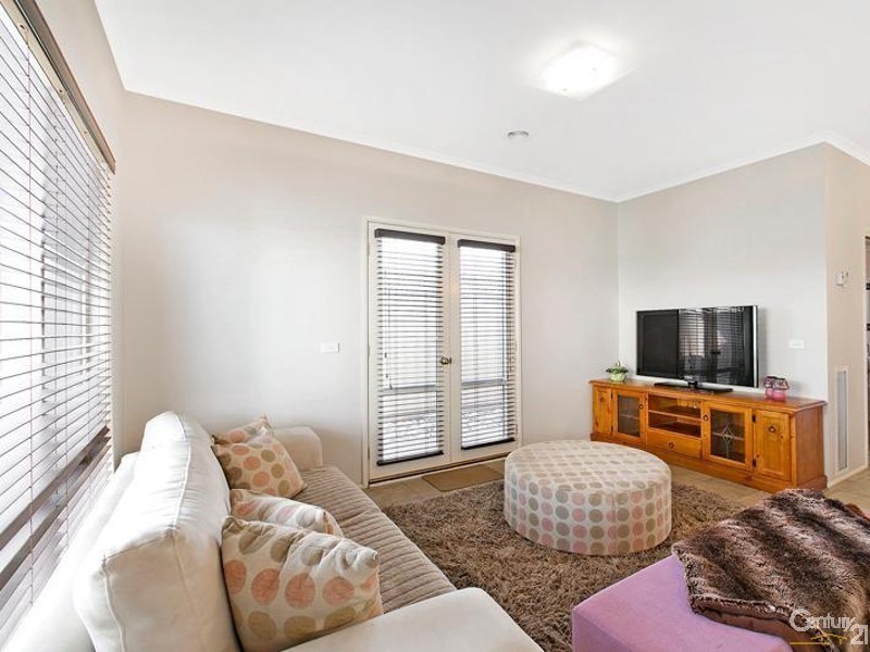 16 Kerford Crescent, Point Cook VIC 3030