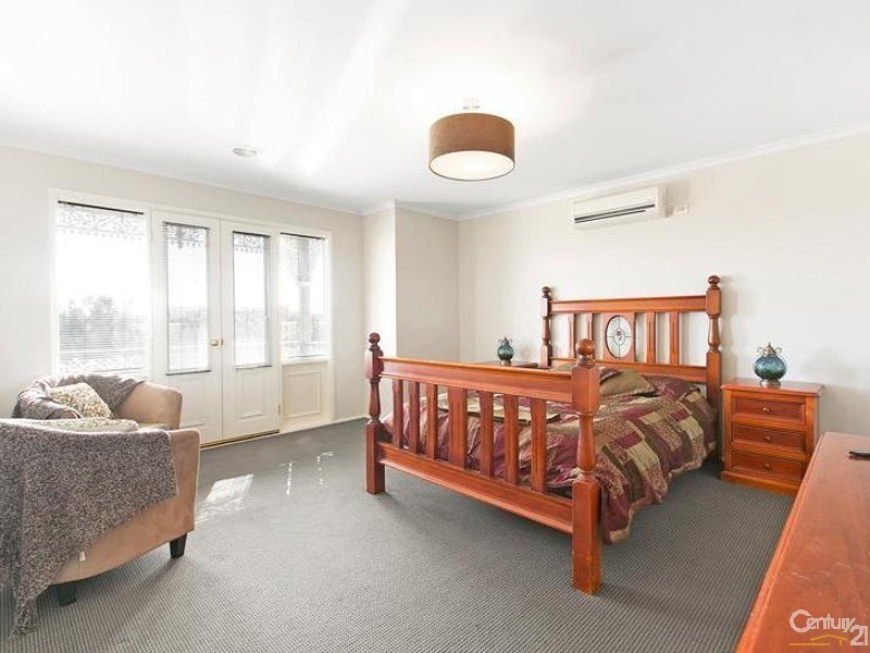 16 Kerford Crescent, Point Cook VIC 3030
