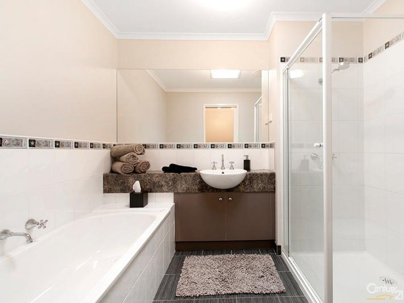 16 Kerford Crescent, Point Cook VIC 3030