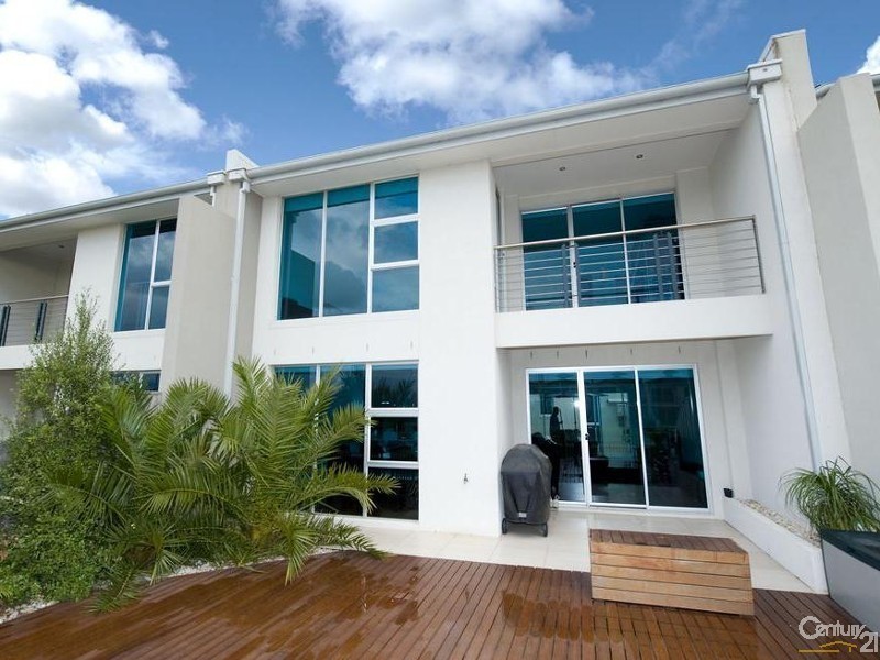 82 Middle Park Drive, Sanctuary Lakes VIC 3030