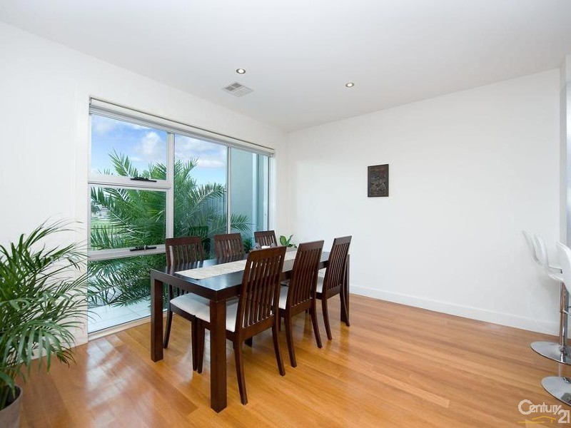 82 Middle Park Drive, Sanctuary Lakes VIC 3030