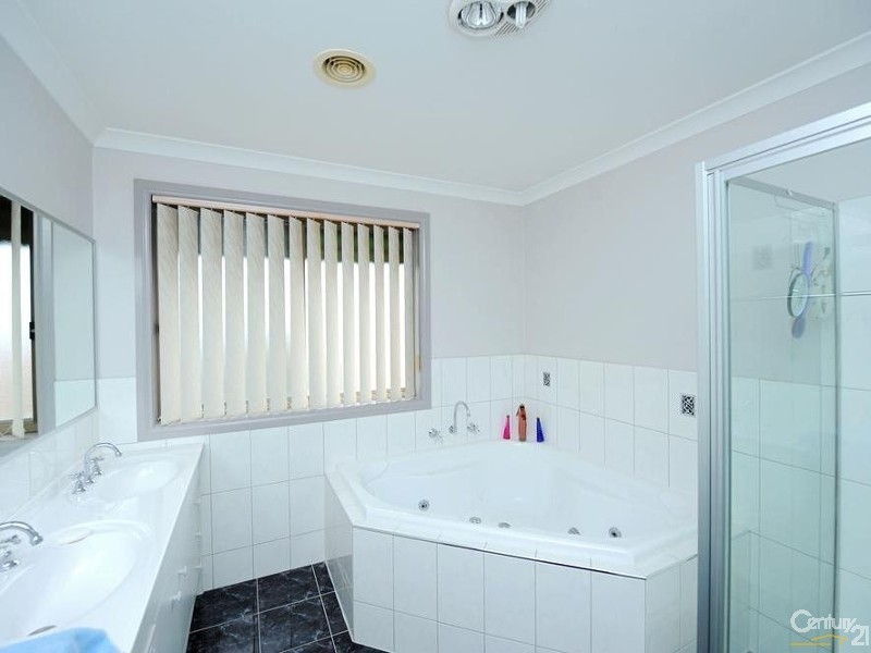 9 Lancaster Drive, Point Cook VIC 3030