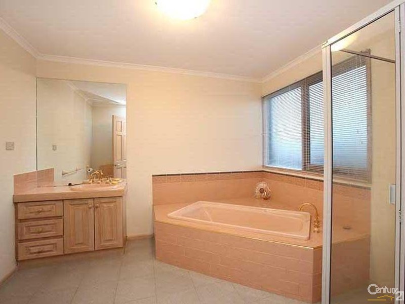 18 Clarendon Court, Seabrook VIC 3028