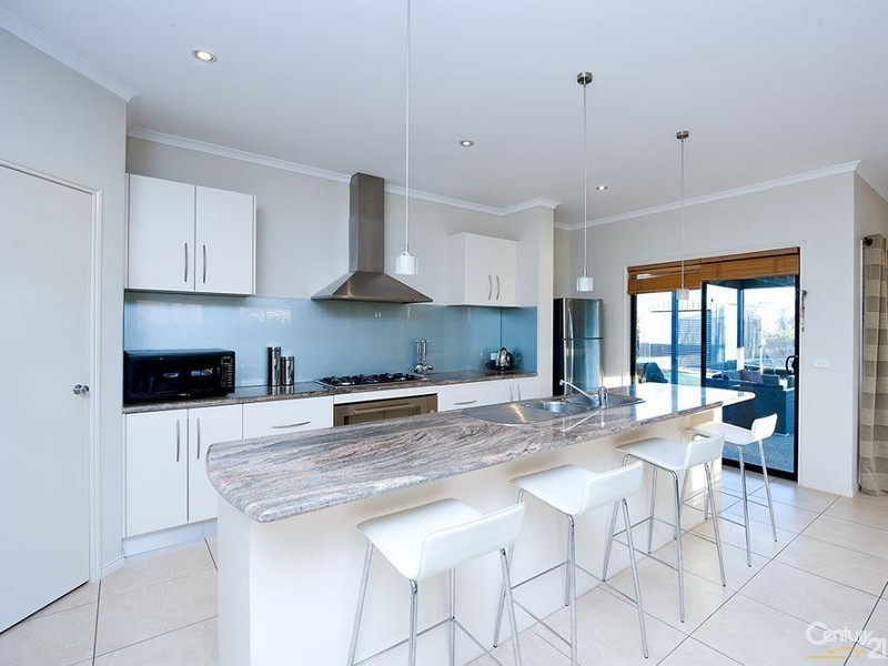 4 Violet Way, Point Cook VIC 3030