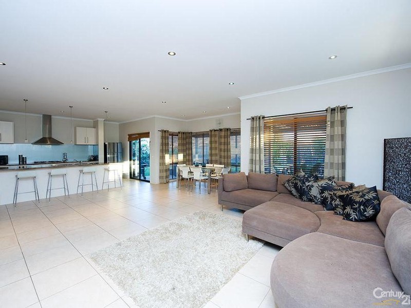 4 Violet Way, Point Cook VIC 3030