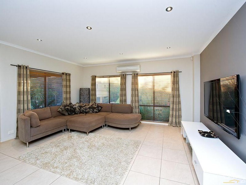 4 Violet Way, Point Cook VIC 3030