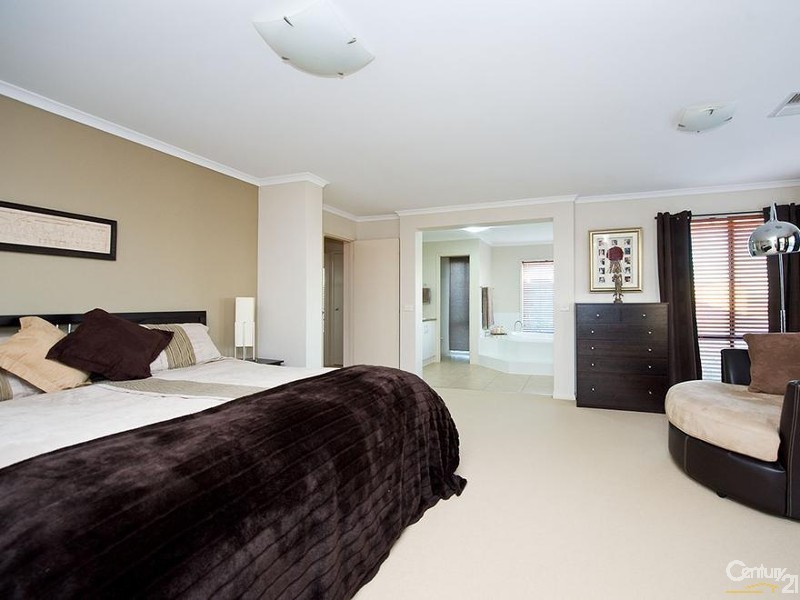 4 Violet Way, Point Cook VIC 3030