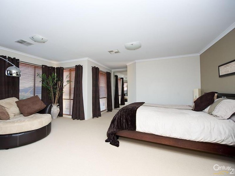 4 Violet Way, Point Cook VIC 3030