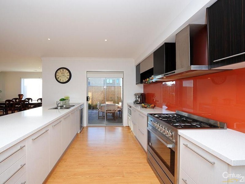 6 Waiben Crescent, Point Cook VIC 3030