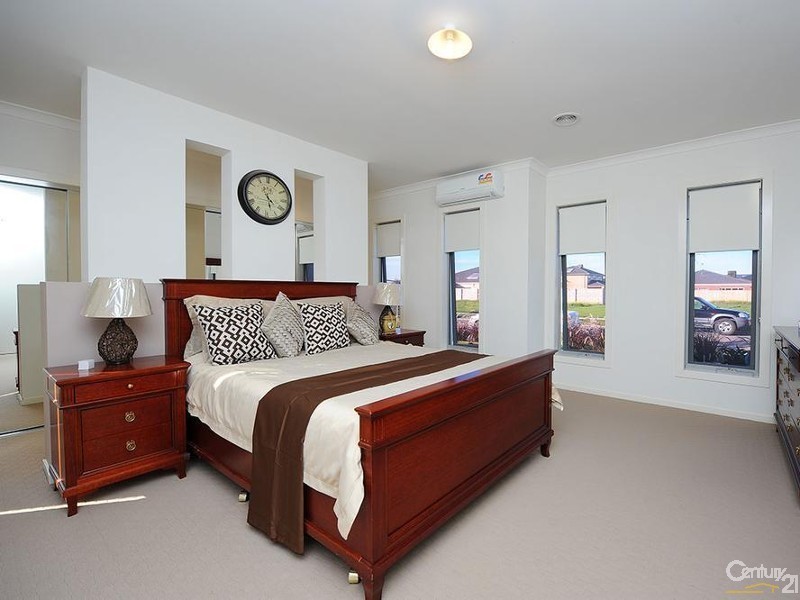 6 Waiben Crescent, Point Cook VIC 3030