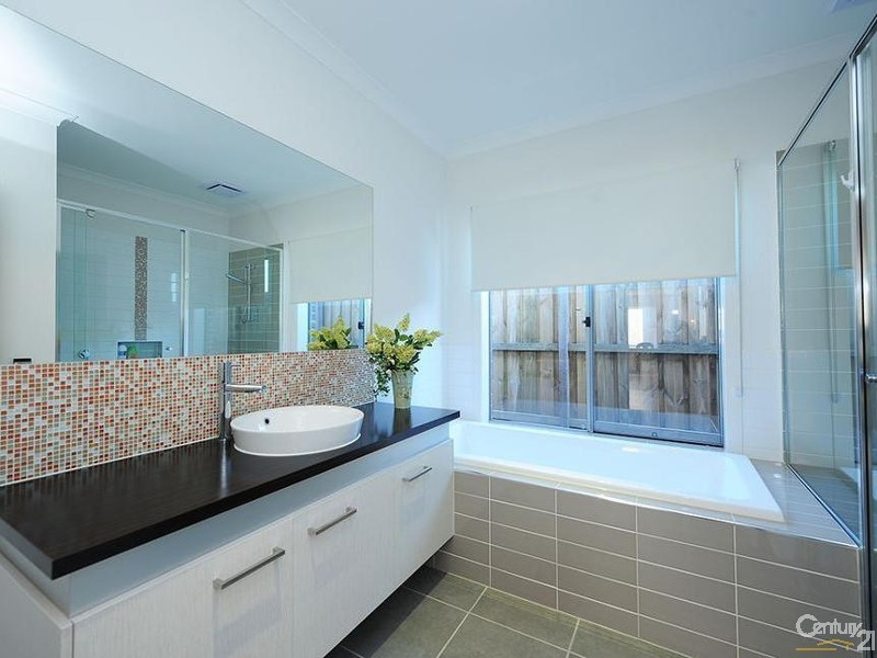 6 Waiben Crescent, Point Cook VIC 3030