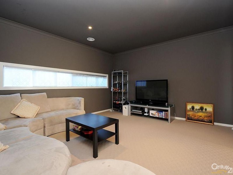 6 Waiben Crescent, Point Cook VIC 3030