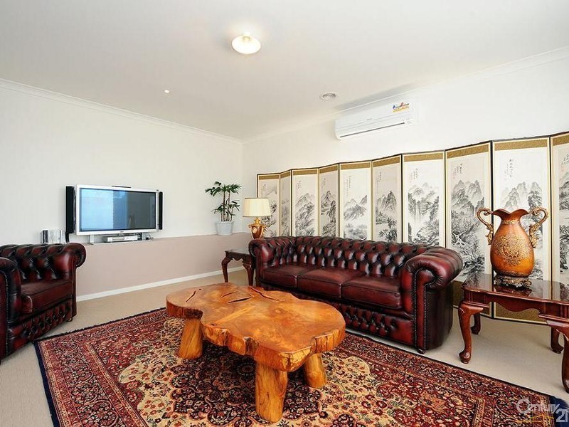 6 Waiben Crescent, Point Cook VIC 3030