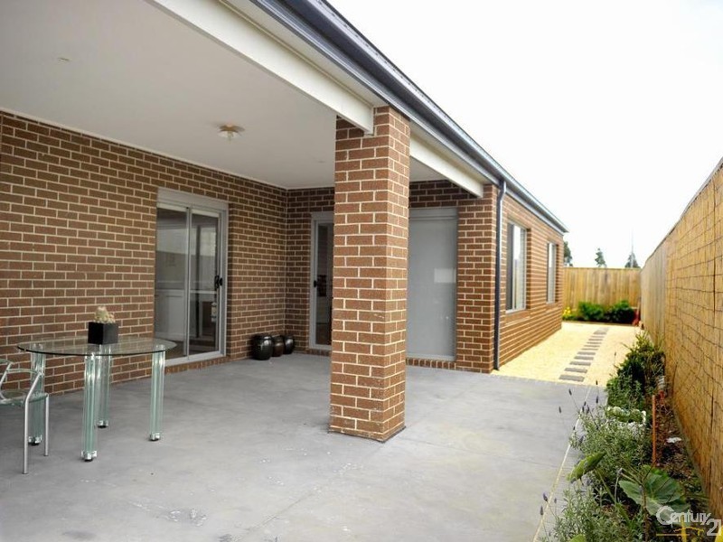 6 Waiben Crescent, Point Cook VIC 3030