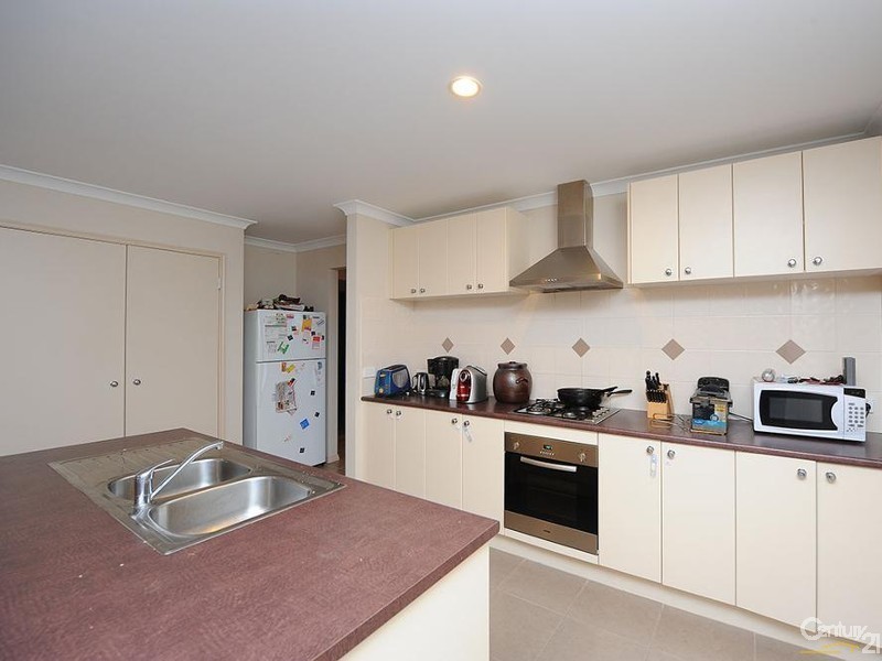 17 Coombes Court, Point Cook VIC 3030