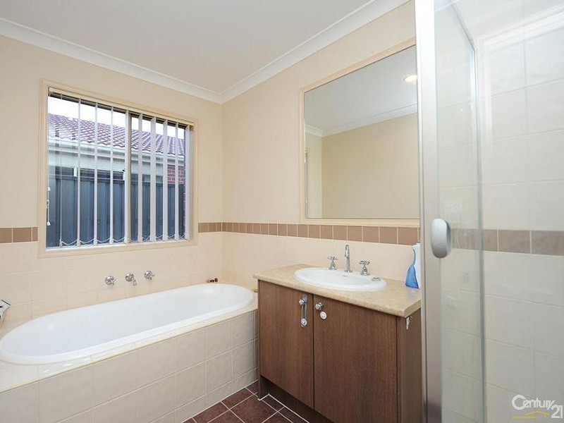 17 Coombes Court, Point Cook VIC 3030