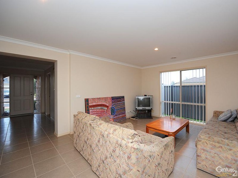 17 Coombes Court, Point Cook VIC 3030