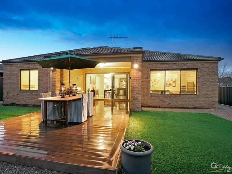 34 Niland Crescent, Point Cook VIC 3030