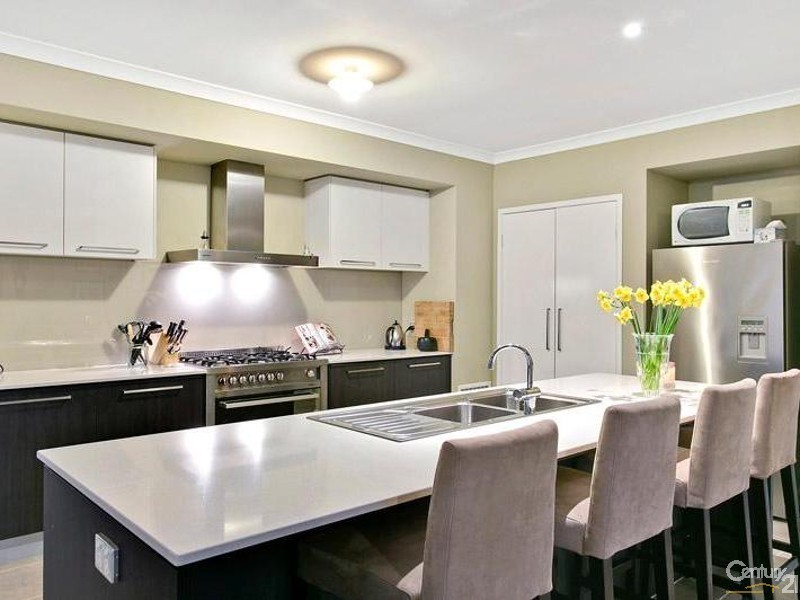 34 Niland Crescent, Point Cook VIC 3030