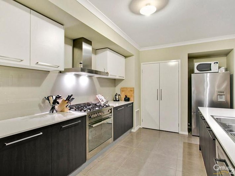 34 Niland Crescent, Point Cook VIC 3030