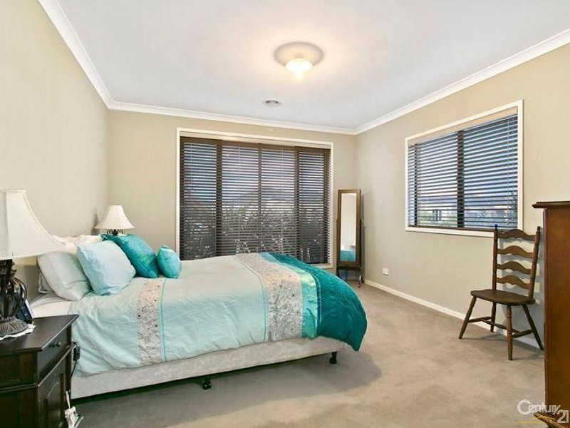 34 Niland Crescent, Point Cook VIC 3030