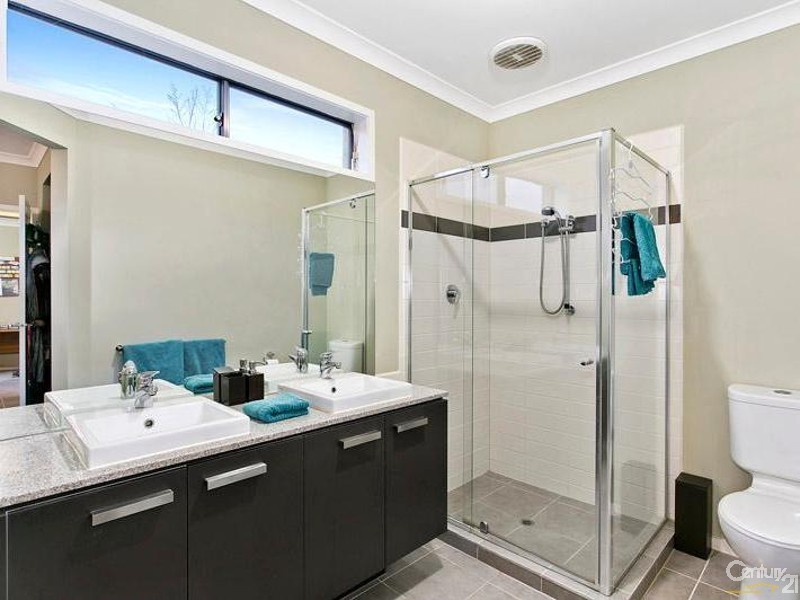 34 Niland Crescent, Point Cook VIC 3030