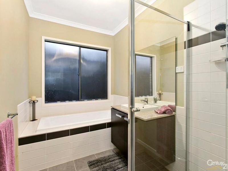 34 Niland Crescent, Point Cook VIC 3030