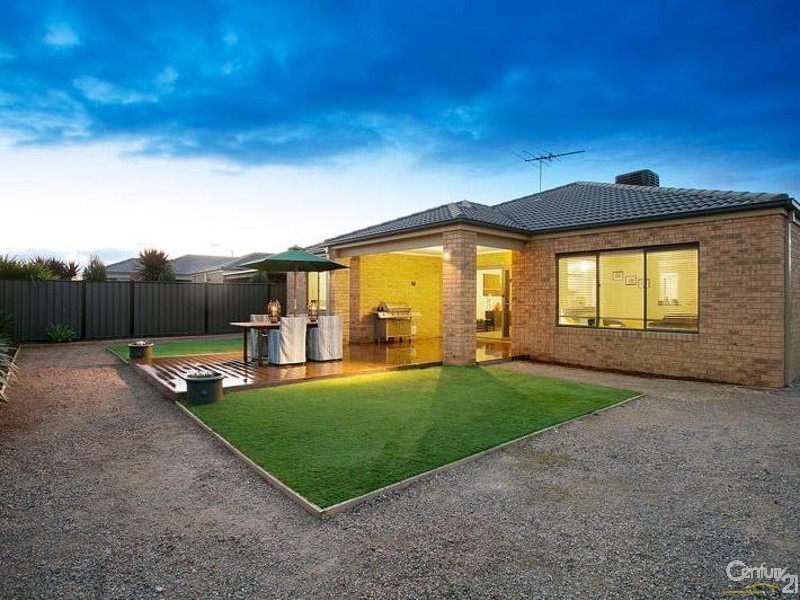 34 Niland Crescent, Point Cook VIC 3030