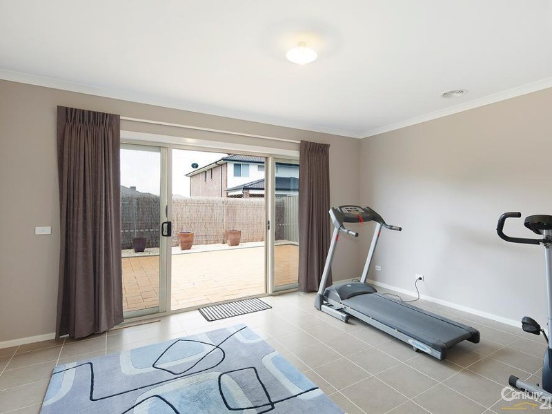18 Wildcherry Place, Point Cook VIC 3030