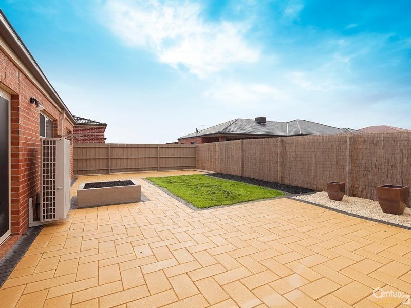 18 Wildcherry Place, Point Cook VIC 3030