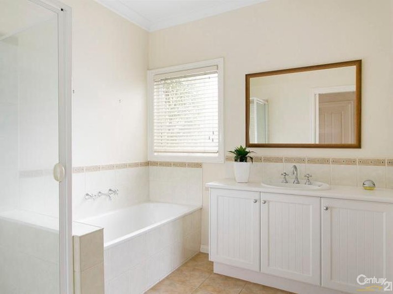 23 Dolphin Crescent, Point Cook VIC 3030