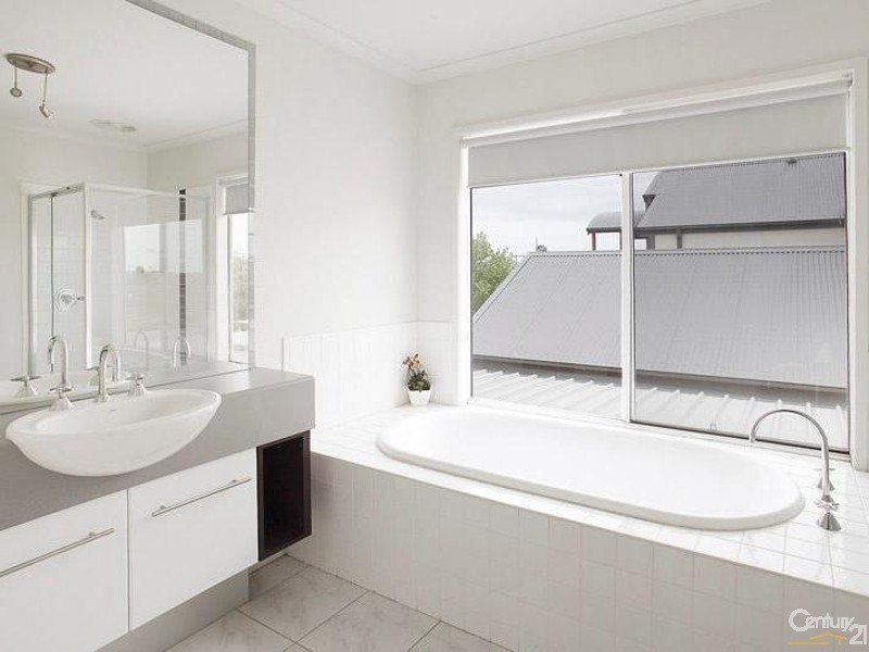 90 Lennon Boulevard, Point Cook VIC 3030