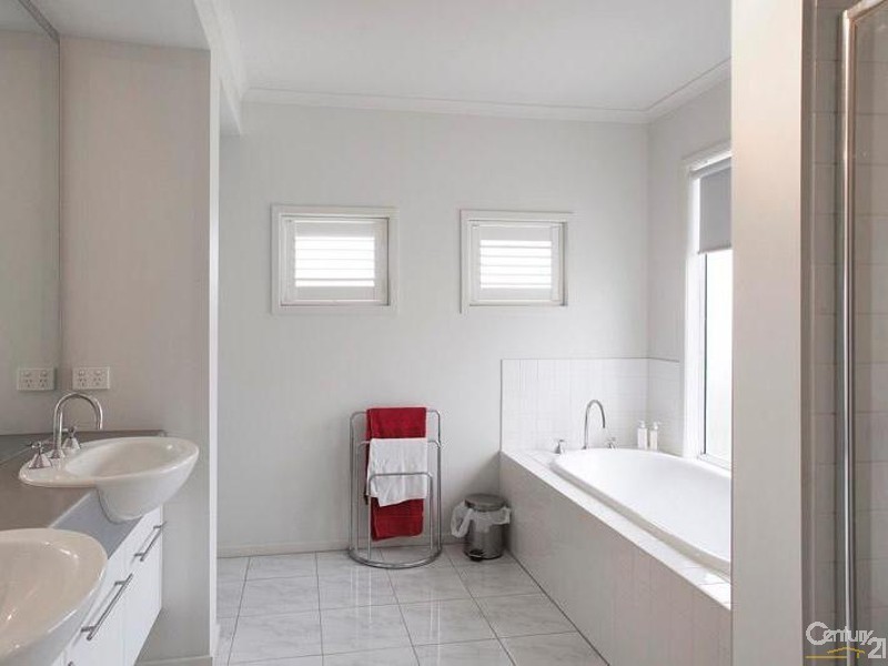 90 Lennon Boulevard, Point Cook VIC 3030