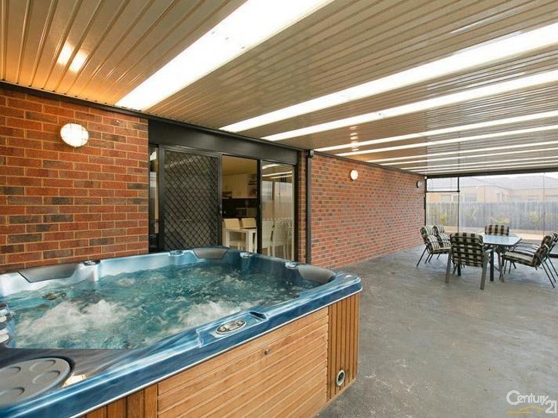 35 Copeland Crescent, Point Cook VIC 3030