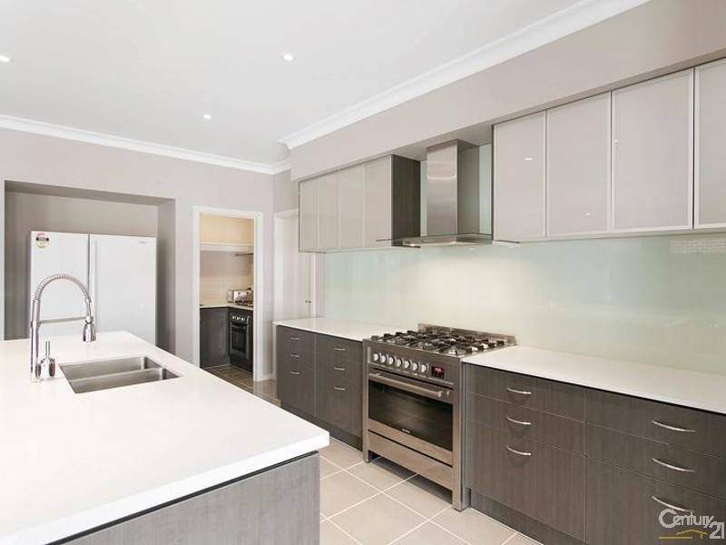 16 Tamborine Avenue, Point Cook VIC 3030
