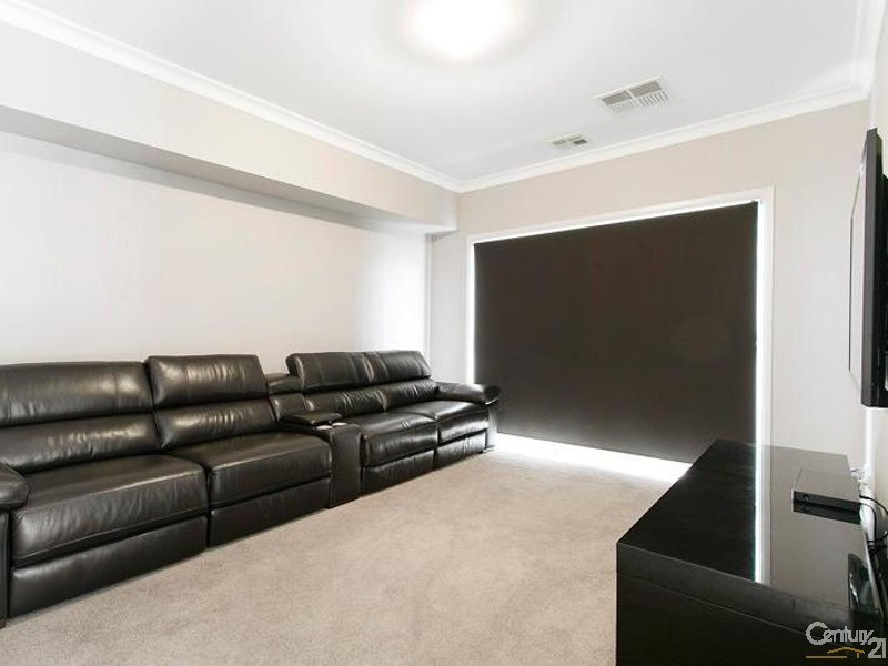 16 Tamborine Avenue, Point Cook VIC 3030