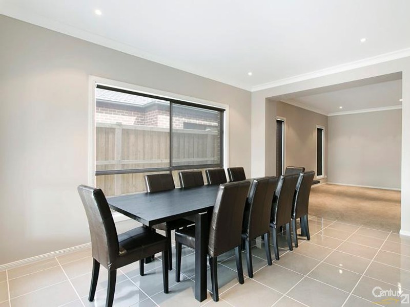 16 Tamborine Avenue, Point Cook VIC 3030