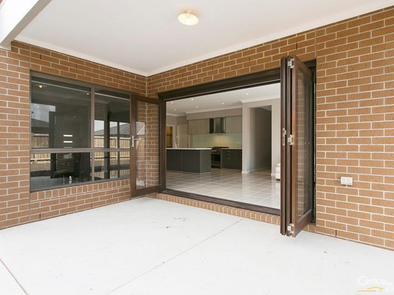 16 Tamborine Avenue, Point Cook VIC 3030