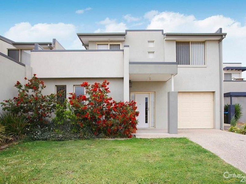 16 East Cornhill Drive, Point Cook VIC 3030
