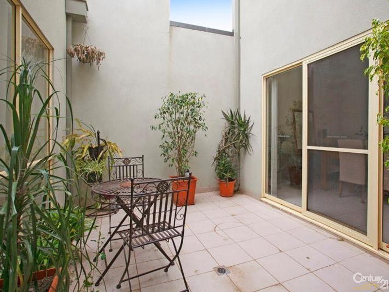 16 East Cornhill Drive, Point Cook VIC 3030