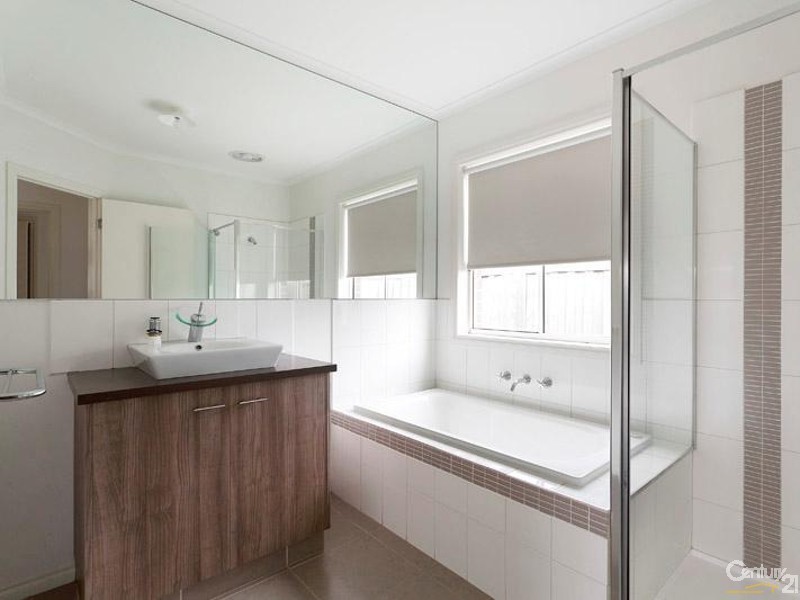 3 Bushlark Crescent, Williams Landing VIC 3027